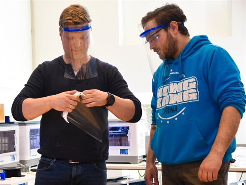 Corona: Skoleforeningen printer værnemidler i 3D